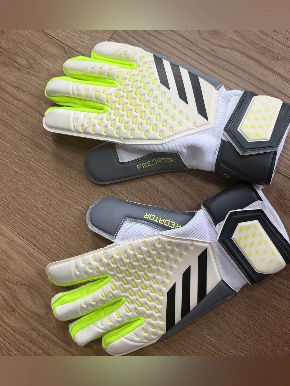 Adidas Predator Goalkeeper Gloves Size 9 White Grey Neon Yellow Soccer Match